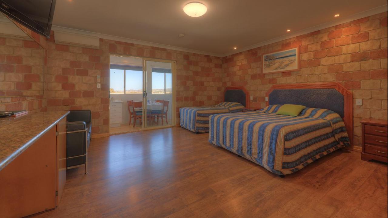 Golfers Inn Тентерфілд Екстер'єр фото