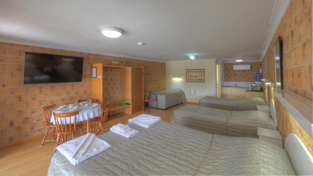 Golfers Inn Тентерфілд Екстер'єр фото