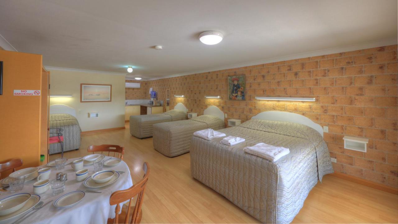 Golfers Inn Тентерфілд Екстер'єр фото
