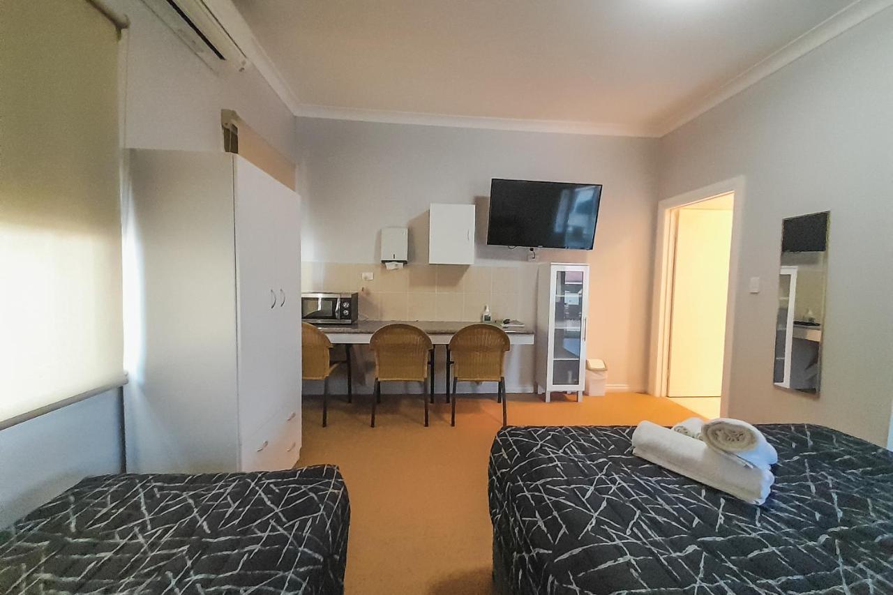 Golfers Inn Тентерфілд Екстер'єр фото