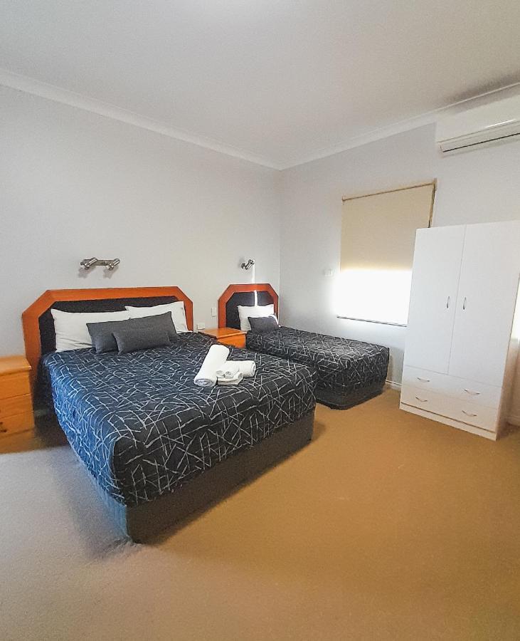 Golfers Inn Тентерфілд Екстер'єр фото