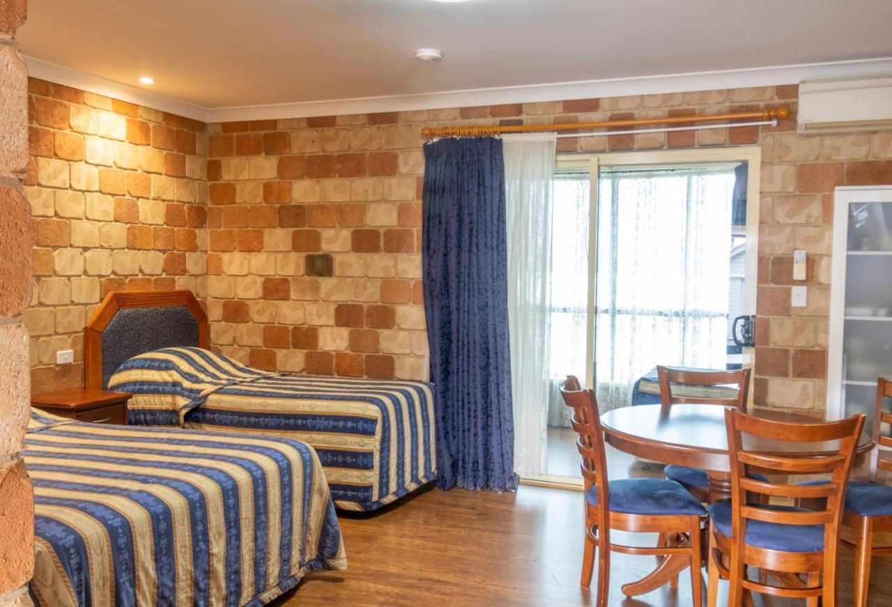 Golfers Inn Тентерфілд Екстер'єр фото