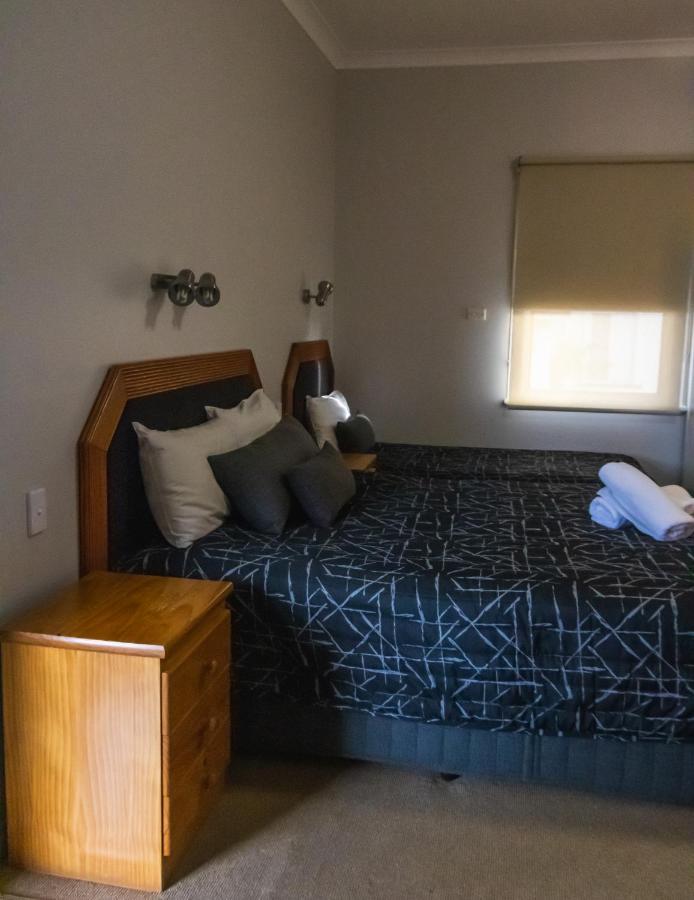 Golfers Inn Тентерфілд Екстер'єр фото