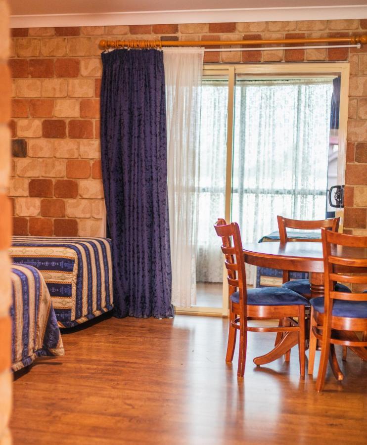 Golfers Inn Тентерфілд Екстер'єр фото
