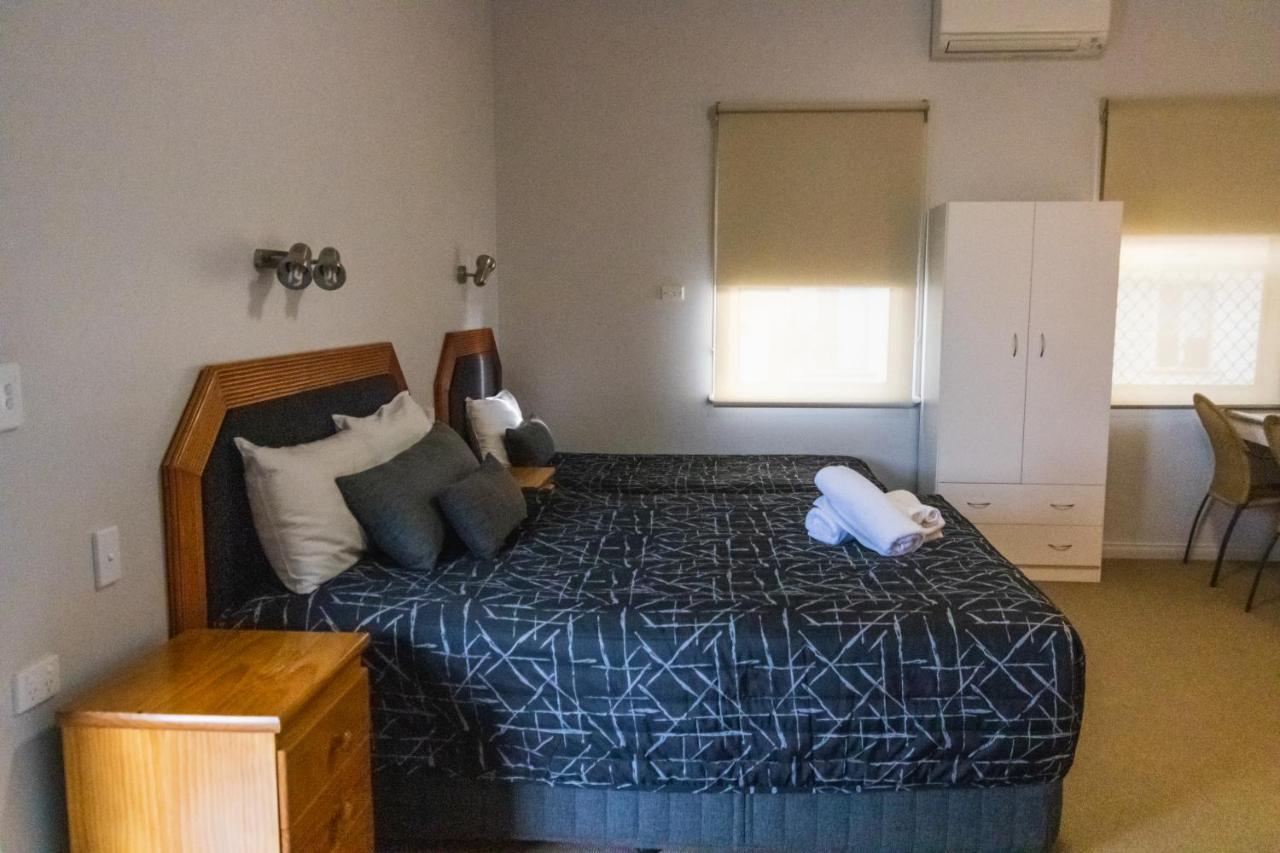 Golfers Inn Тентерфілд Екстер'єр фото